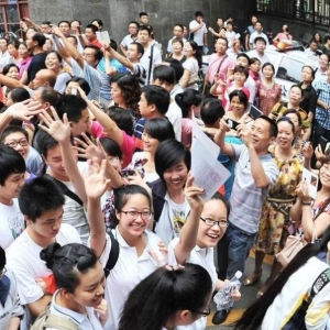 王子墨：高考 不可或缺的社会景观