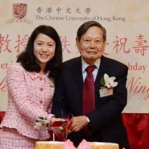 同样是黄昏恋，杨振宁被喷，李嘉诚却让网友羡慕