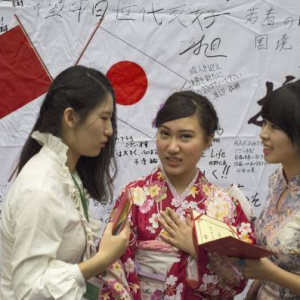 日本华人突破百万，中国游客纷纷涌来，中文狂潮席卷整个日本！