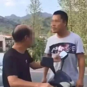 “20年后拦路打老师”事件调查：涉事双方都称是受害者