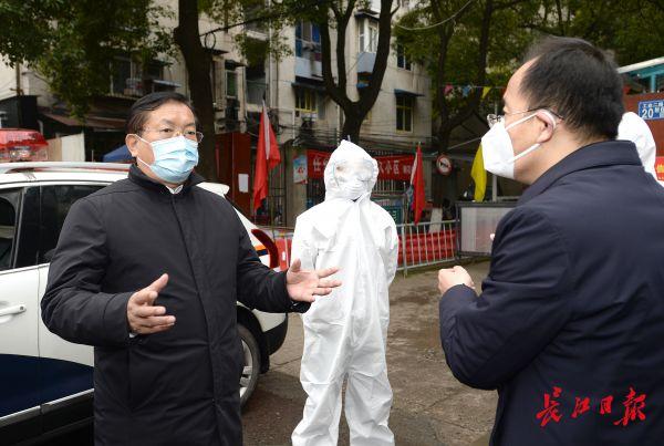 王忠林再次暗访社区：封控管理不能有任何盲区漏洞