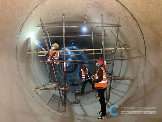 这工地的安全措施比家里还严格