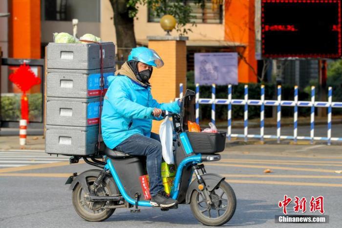 两部委：外卖配送员需避免配送中面对面与顾客接触
