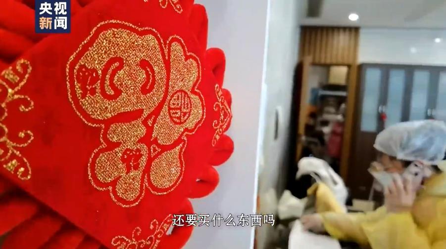 武汉观察丨送菜上门的社区网格员：有一种爱叫作“不见面”