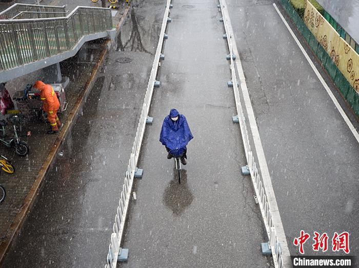 北京昨夜出现中雨 今早转雨夹雪