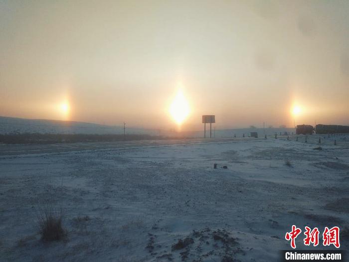 内蒙古多地出现幻日奇观 持续约1个半小时
