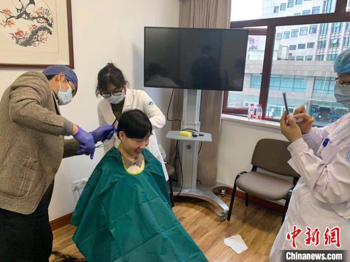 记者手记：最硬“龙鳞”也只是“普通人”