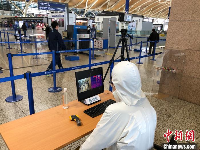 复工潮大考来临 中国大城市开启无接触守门战疫