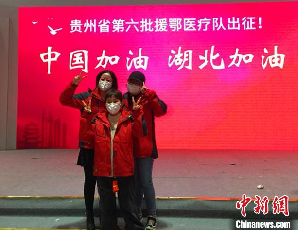 图为队员合影留念。　张伟 摄