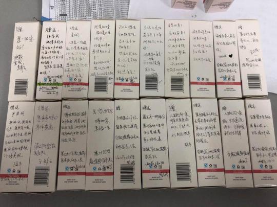 武汉体育中心方舱医院：出院时暖心一幕