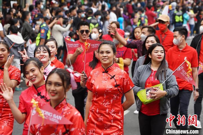 菲律宾北部城市碧瑶举办盛大游行庆祝中国春节