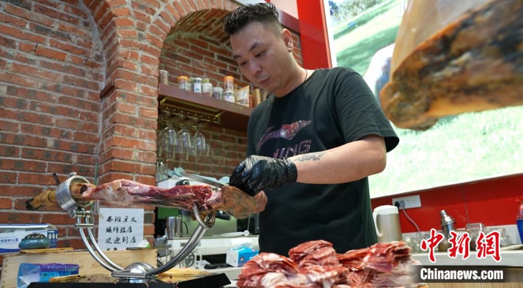 浙江青田汇聚侨力 中西风味“合奏”消费市场“回春曲”