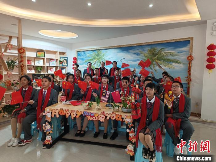 漳州市第一外国语学校与马来西亚廉律中学友好交流活动，在线上举行。　廖珍妹 摄