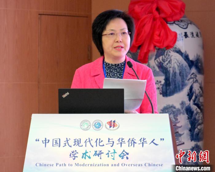 厦大副校长邓朝晖致辞。　厦大供图