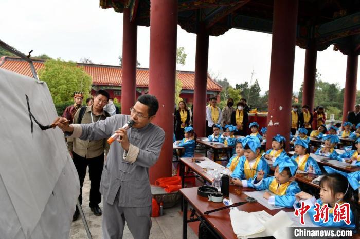 海外华文媒体走进福建长泰  感受当地崇师尚学文化魅力