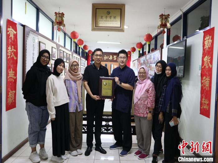 印尼阿拉扎大学孔院第一期书法培训班开班