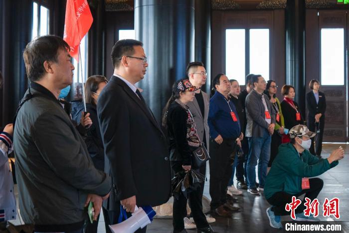 海外华文媒体参访东安阁。　华采堂设计集团供图