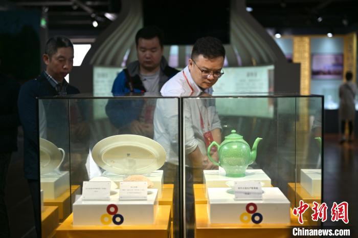 搭乘“一带一路”快车 广西千年瓷乡加快陶瓷产业转型升级