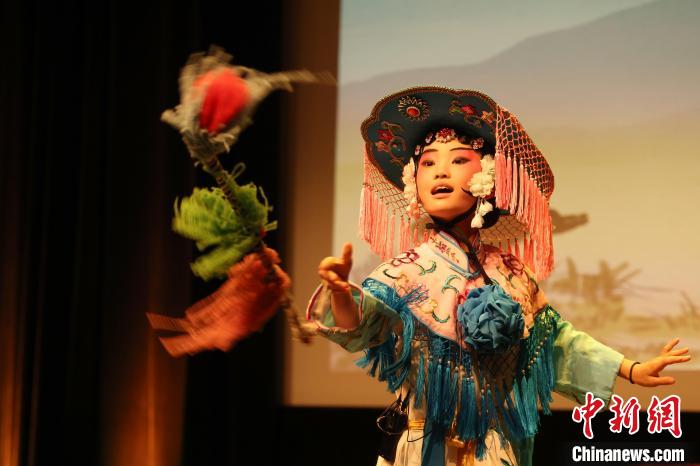加拿大蒙特利尔举行首届中加青少年艺术团国粹传承专场演出