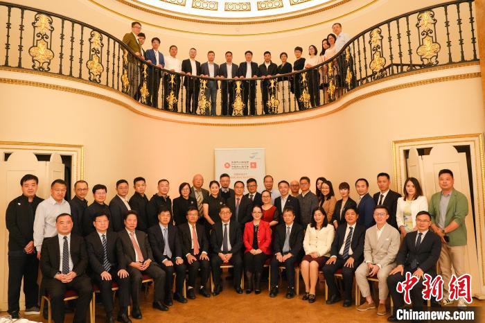浙江省代表团与在英侨领及浙商代表在伦敦座谈