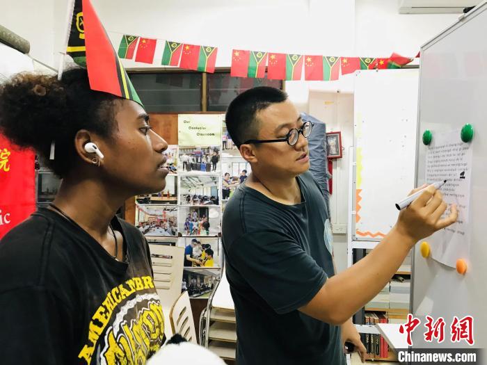 “不只是中文教师”，他们在瓦努阿图搭起前往中国的“桥”