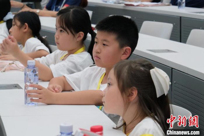 海外华裔青少年立秋“寻趣”：感知历史、文化、奥运中的“北京时刻”