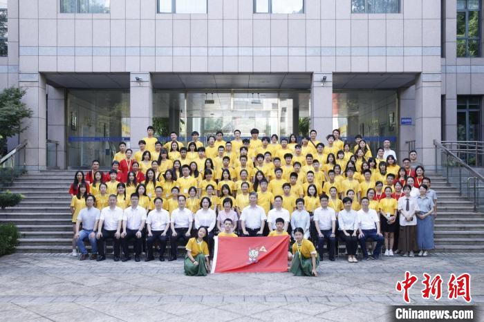 海外华裔青少年走进浙江杭州 开启“中国寻根之旅”
