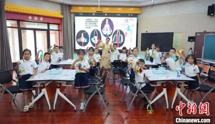 500余名海外华裔少年云端“童”乐 共学中华文化