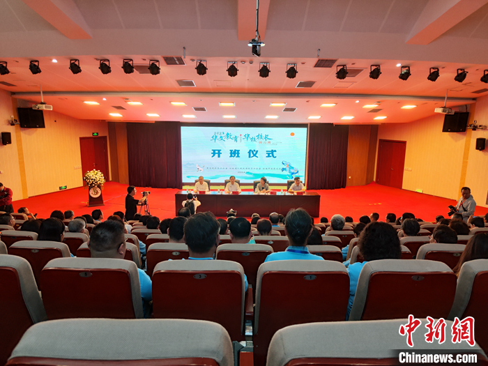 15国华校校长河南研习 探索华校管理新理念