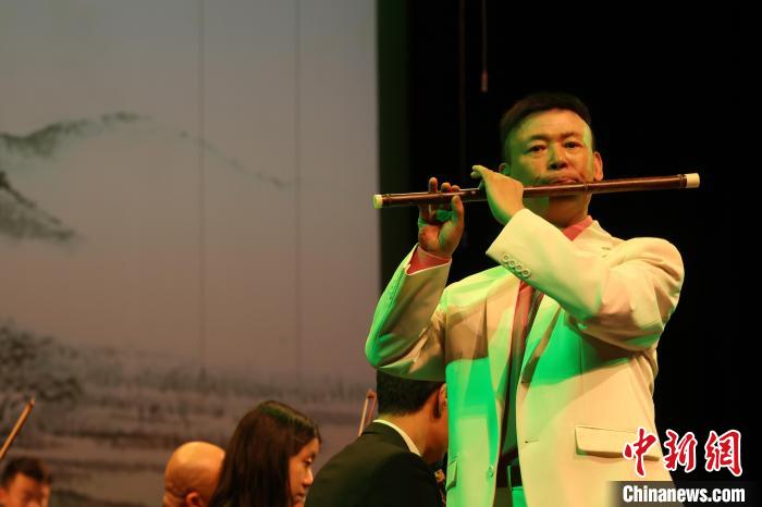 加拿大华人笛子演奏家王春杰举办“华笛秋韵”独奏音乐会