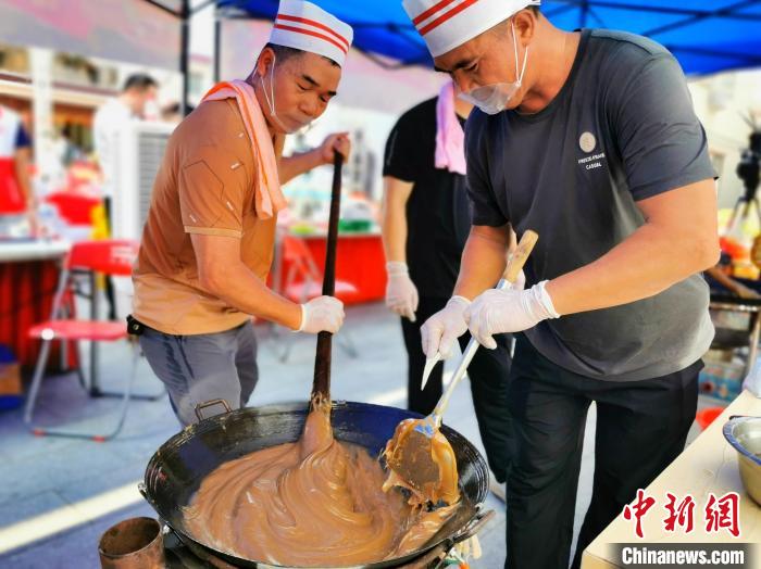 广东台山“擂糖糊”大赛“擂”出浓郁乡味