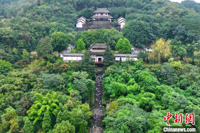 海外华文媒体走进四川南充 感受“中国绸都”经济文化脉搏