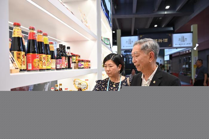 八旬华商“老广交”谢伯衡的百届情缘