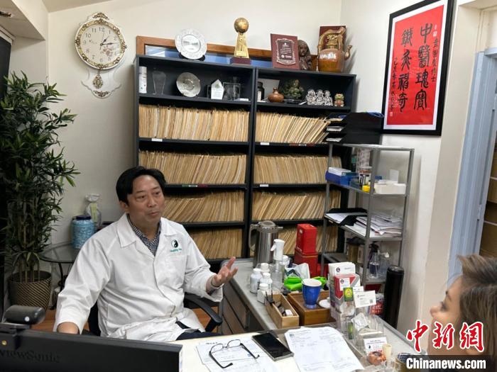 悉尼华人中医韦国庆：越来越多的澳大利亚人接受和尊重中医