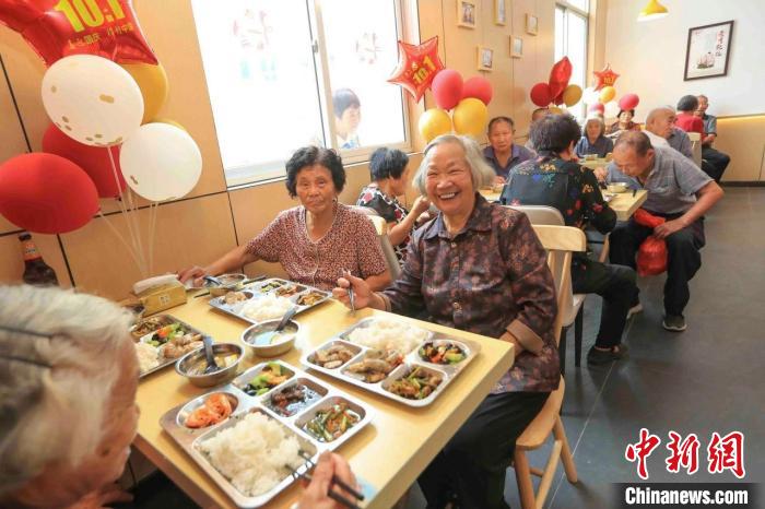 远在海外近在身边 浙江温州侨力量推动邻里食堂建设