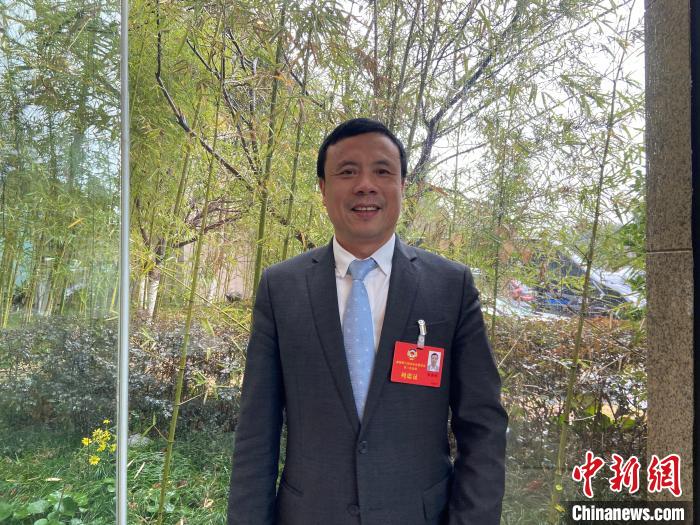 法国侨领在“千岛之城”当“导游”：欢迎大家来海岛