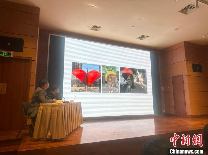 “在两个世界的夹缝之间 他们从未被关注过”