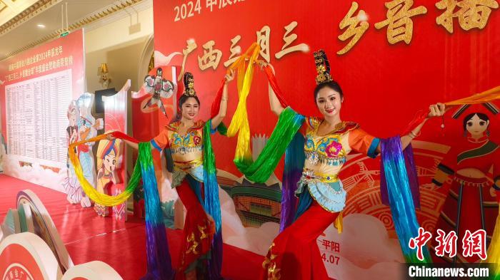 “广西三月三·乡音播全球”走进越南跨国文艺晚会落幕