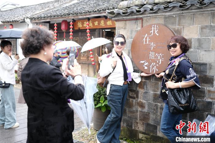 侨界“半边天”在浙江义乌探寻报效桑梓新机遇