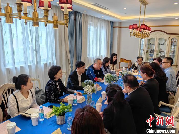 侨界人士走进上海蓝带 共话促进中法人文交流