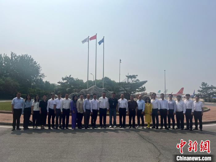 泰国华人青年商会访问团感受“津城”独特魅力