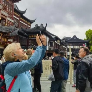 海外网评：入境游升温，更多外国游客“爱上中国”