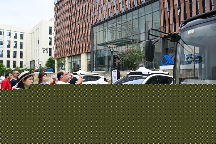海外华媒重庆永川体验无人驾驶：科技让汽车“耳聪目明”