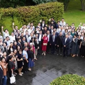 中国驻德大使吴恳向全德华侨华人、留学生及中资机构人员辞行