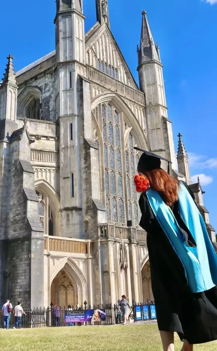 英国留学，哪些英国院校语言学专业最强？