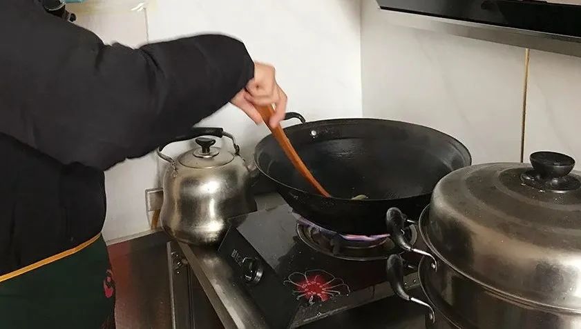 盐吃多了有什么危害，会“腌坏”身体多个器官